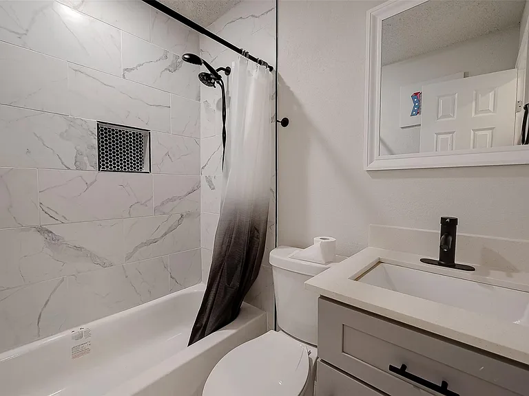 12055 Fairpoint Dr — Photo 23