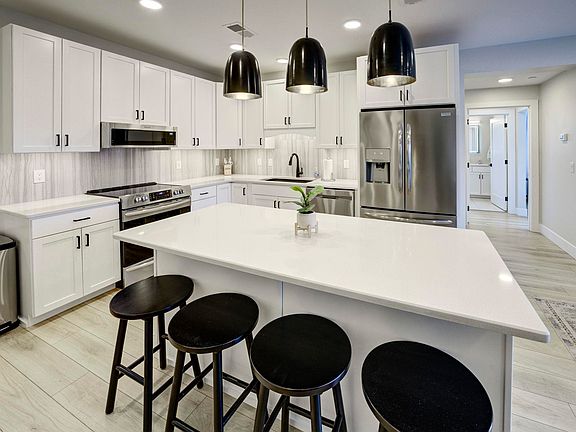 4th image of 708 Randolph St #206