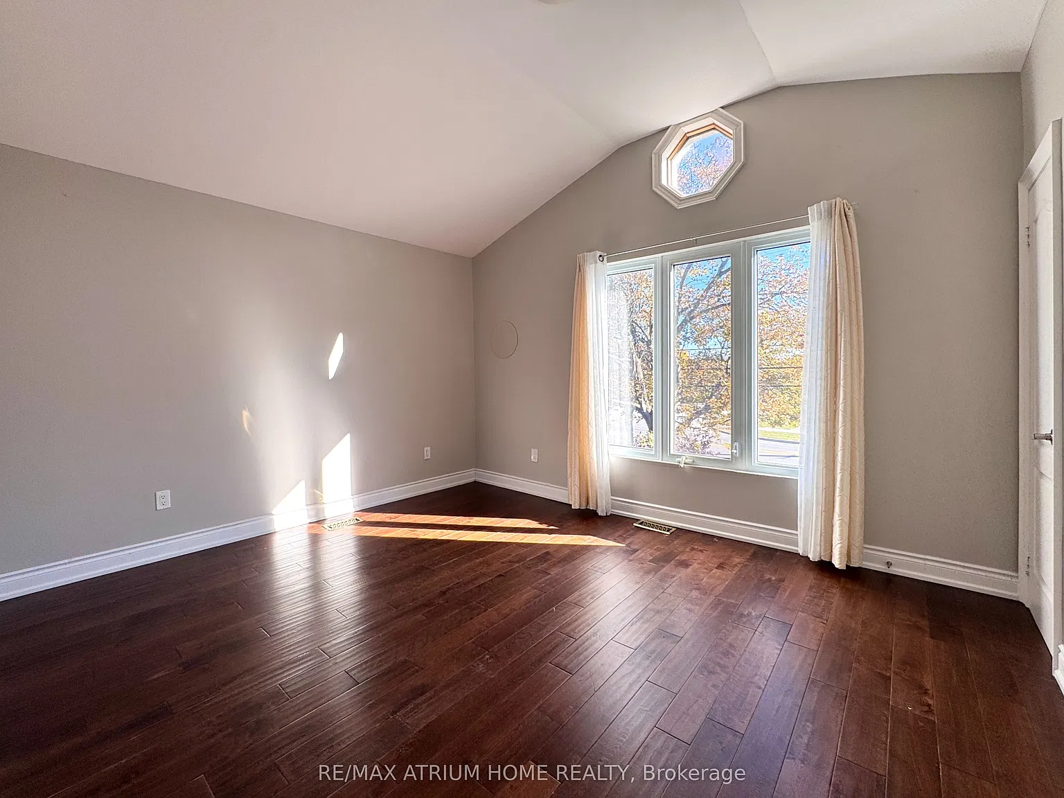 2 bed, $1,950 — Photo 2