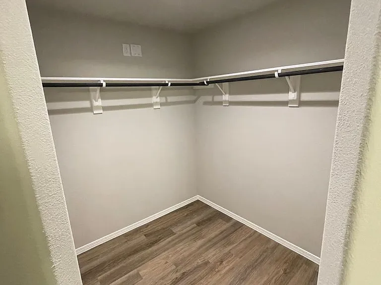 731 Long Cedar Dr — Photo 16