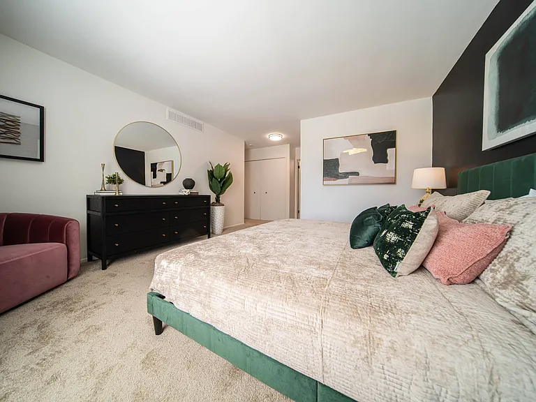 The Crossroads At Southfield Apartments — Photo 10