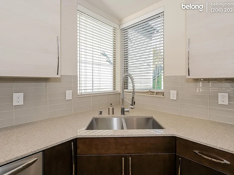 504 N 105th St — Photo 12
