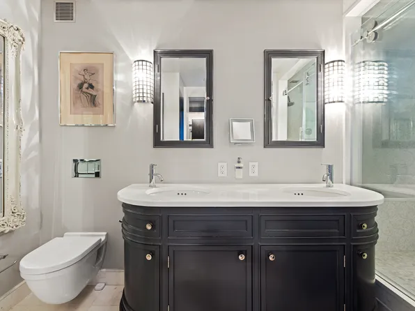 120 Riverside Boulevard image 10 of 18