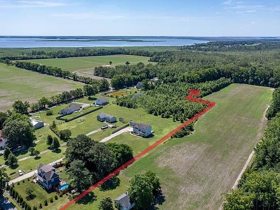 4th image of 7ACRE S Back Bay