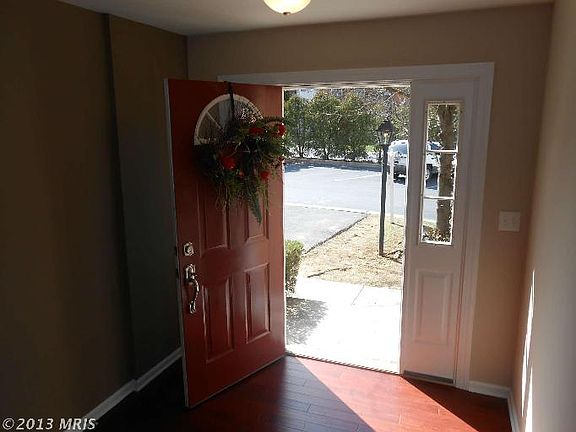 3rd image of 1009 Lindsay Ln