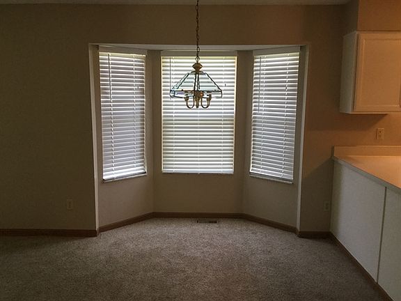 3rd image of 528 River Pebble Dr