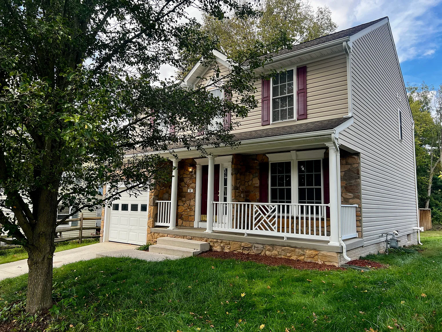 4 bed, 2.5 bath, 2066 sqft, $2,000 — Photo 2