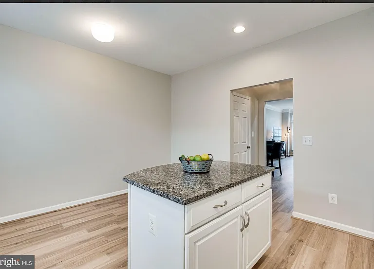 25124 Neptune Ter — Photo 6