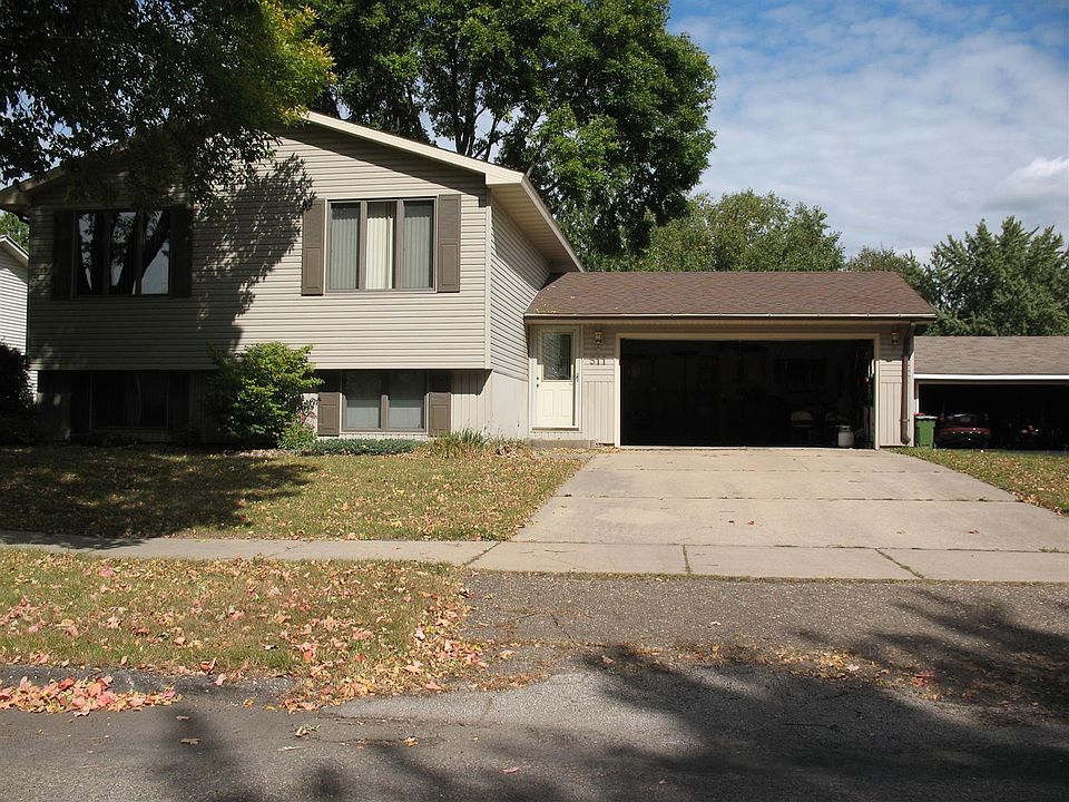 2nd image of 511 17th St SE