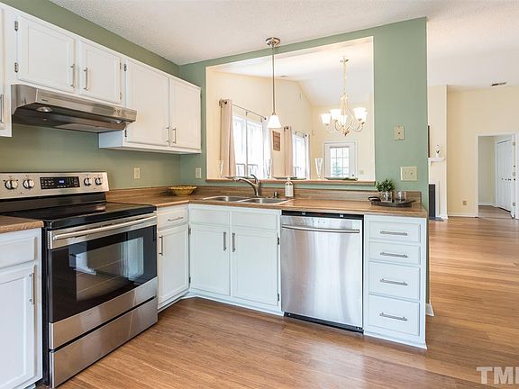 3rd image of 104 Wax Myrtle Ct