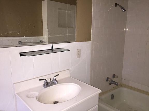 5th image of 1413 Columbia Dr