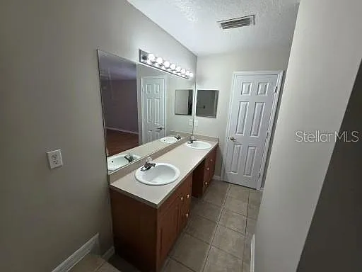 2419 Fan Palm Dr — Photo 12