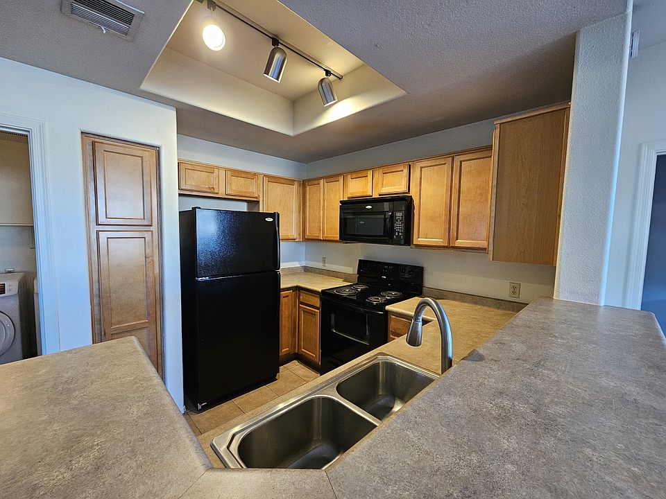 Beautiful Kitchen with all appliances.