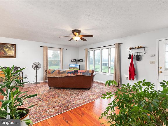 5th image of 120 Edenwood Ln