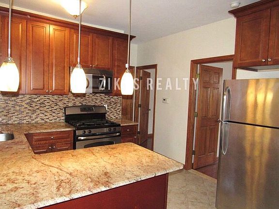 3rd image of 2529 34th St APT 1R