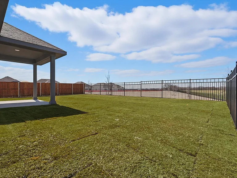2238 Maple Ridge Dr — Photo 41