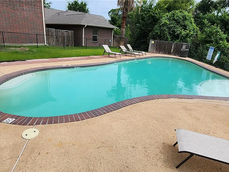 141 Forest Dr — Photo 32