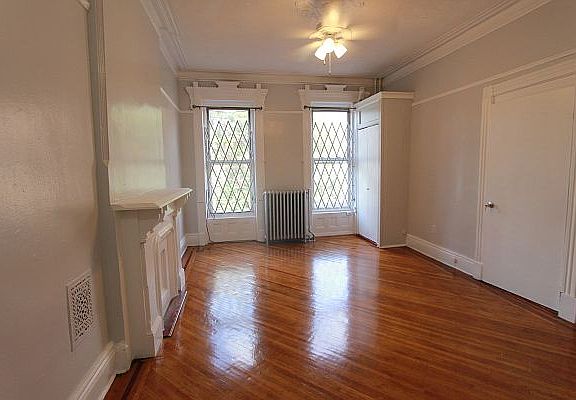 4th image of 213 Jefferson Ave #4