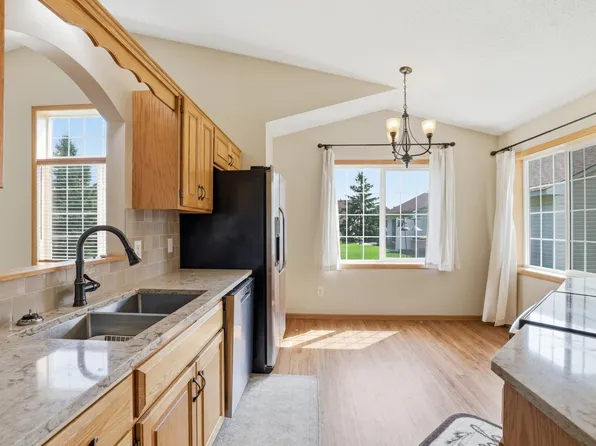 1761 Ojibway Dr, Centerville, MN 55038