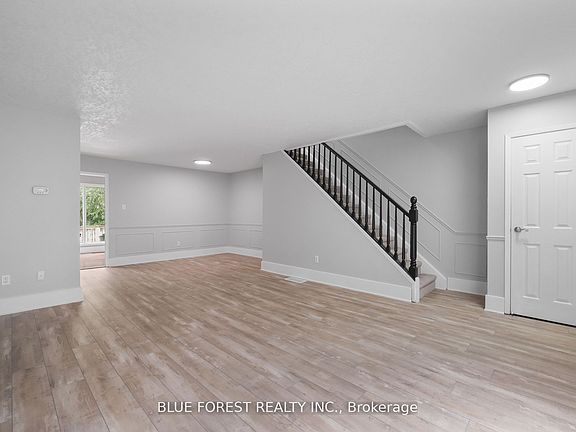 4th image of 696 Wonderland Rd S #15