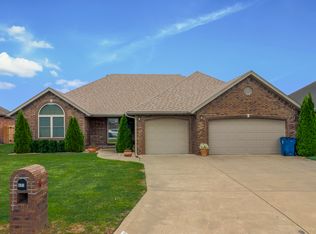 612 N Clover Ct, Nixa, MO 65714