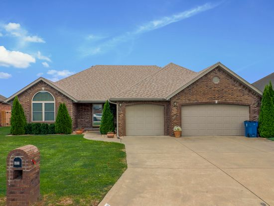 612 N Clover Ct, Nixa, MO 65714