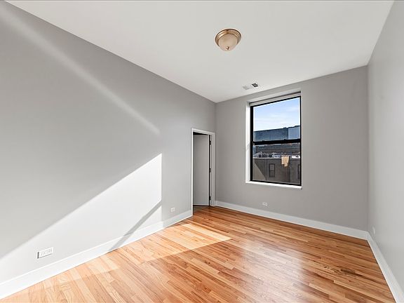 5th image of 3122 N Broadway St #200