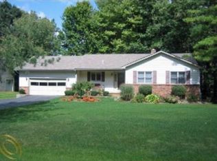 12227 Wild Oaks Cir, South Lyon, MI