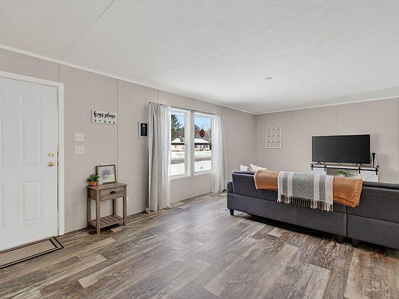 4th image of 111 Rosewood Drive