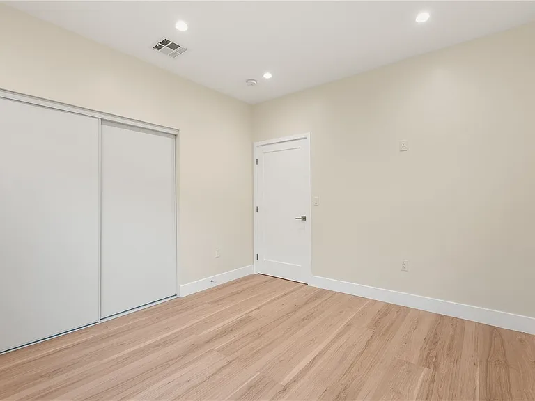 14924 Kittridge St — Photo 12