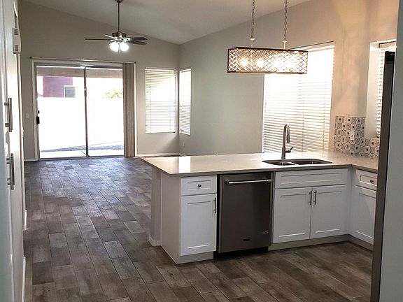 KITCHEN-FAMILY ROOM