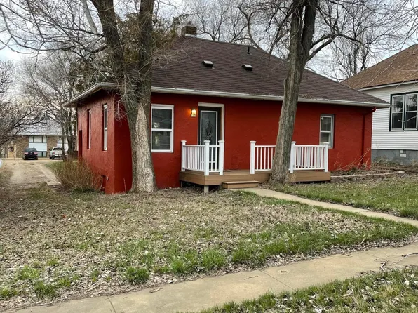 305 7th St S, Hettinger, ND 58639
