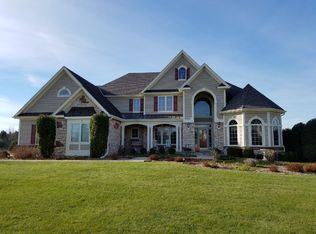 N33W33457 Hickory Ln, Nashotah, WI 53058