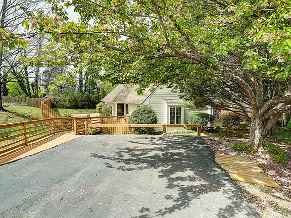 3rd image of 1253 Clover Ridge Pl