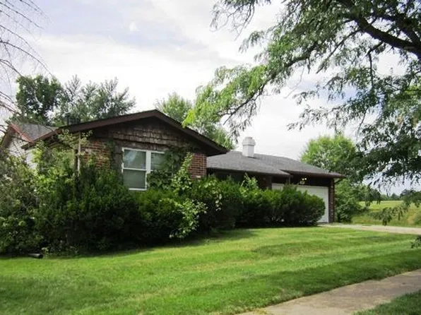 832 Briarbrae Dr, Saint Louis, MO 63138