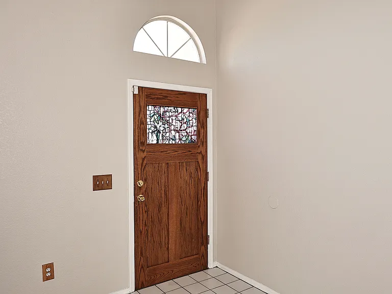 8935 W Windsor Ave — Photo 5