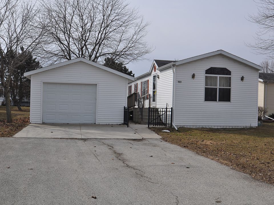1st image of 527 Golden Oak