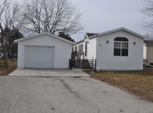 527 Golden Oak, Sheboygan Falls, WI 53085