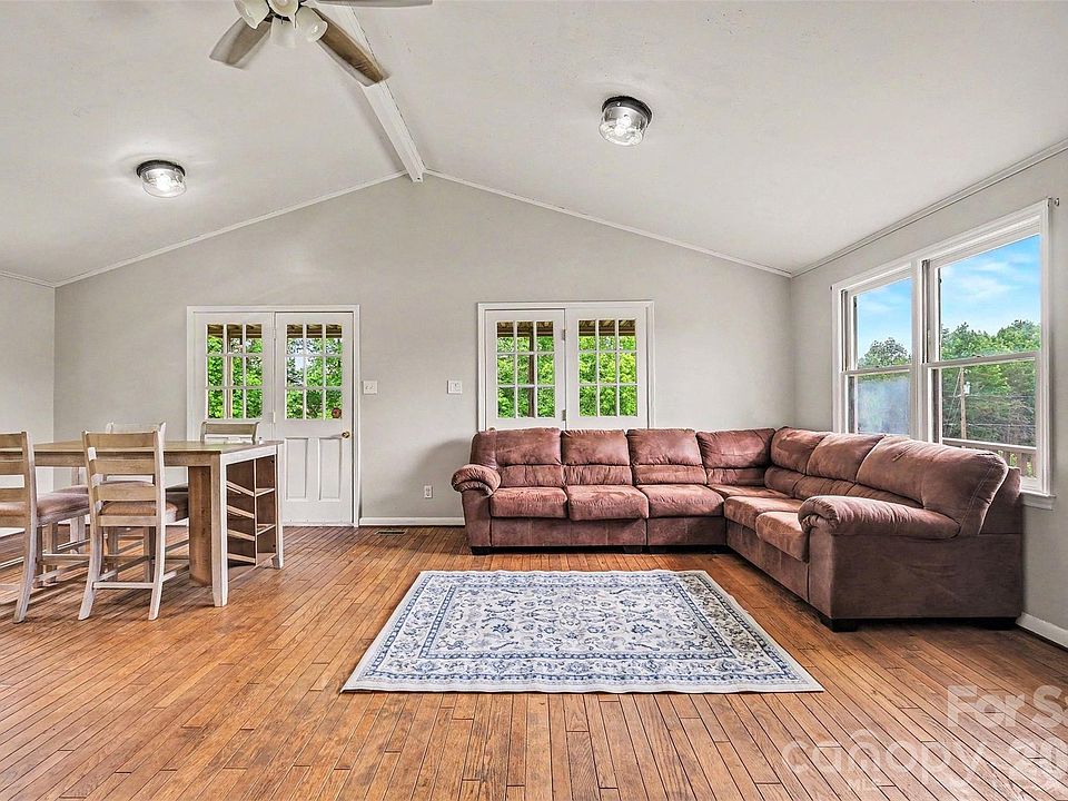 1st image of 2960 Lavina Ln