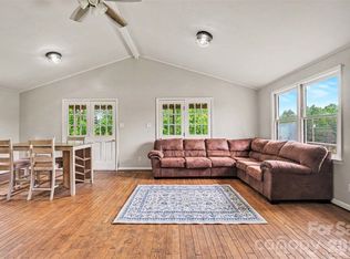2960 Lavina Ln, Claremont, NC 28610