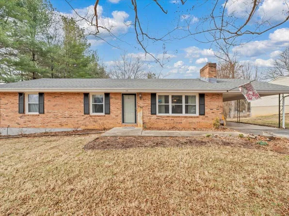 1122 Stratford Dr, Bedford, VA 24523