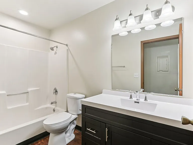 Woodfield Heights Apartments — Photo 47