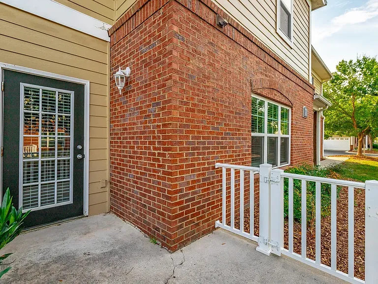 4102 Regency Ct — Photo 29