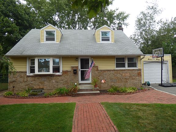3rd image of 1763 Evergreen Ave