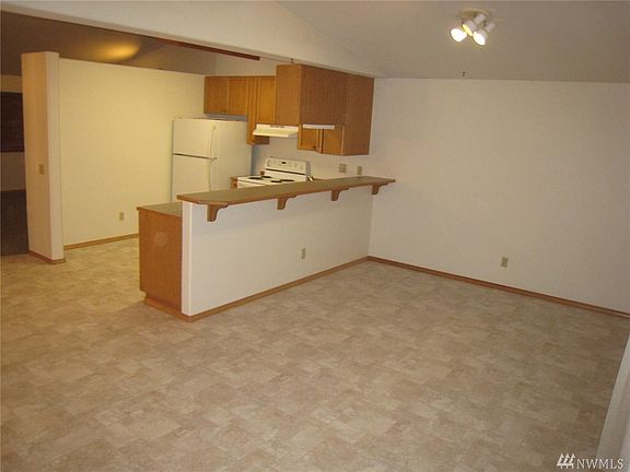 5th image of 428 Harold Pl