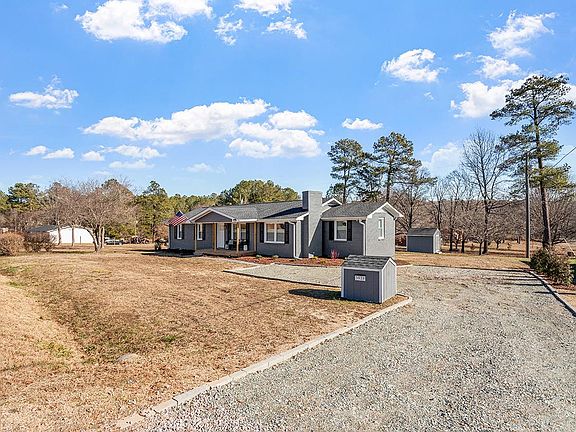 driveway with ample parking