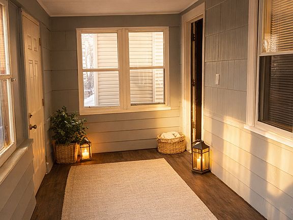 3rd image of 12759 Clinton St