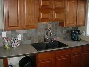 3rd image of 1408 Lakewood Dr