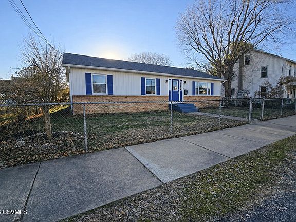 3rd image of 607 Maple St