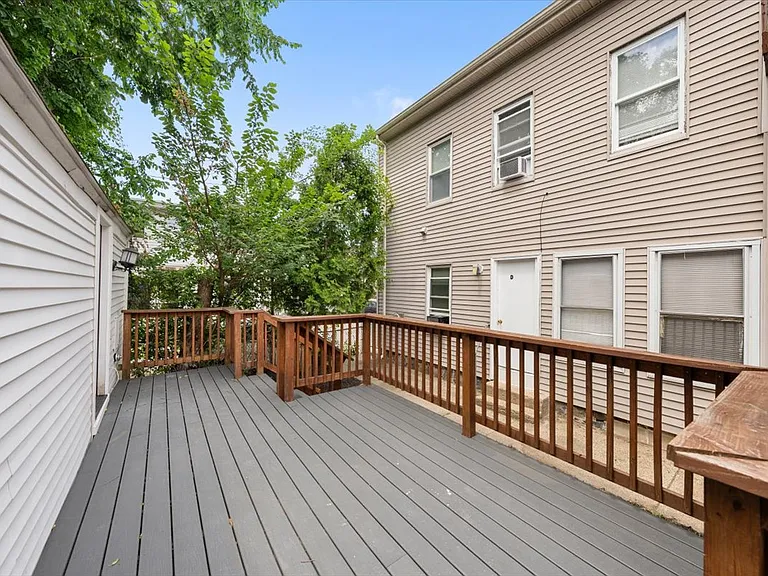 private entrance/deck